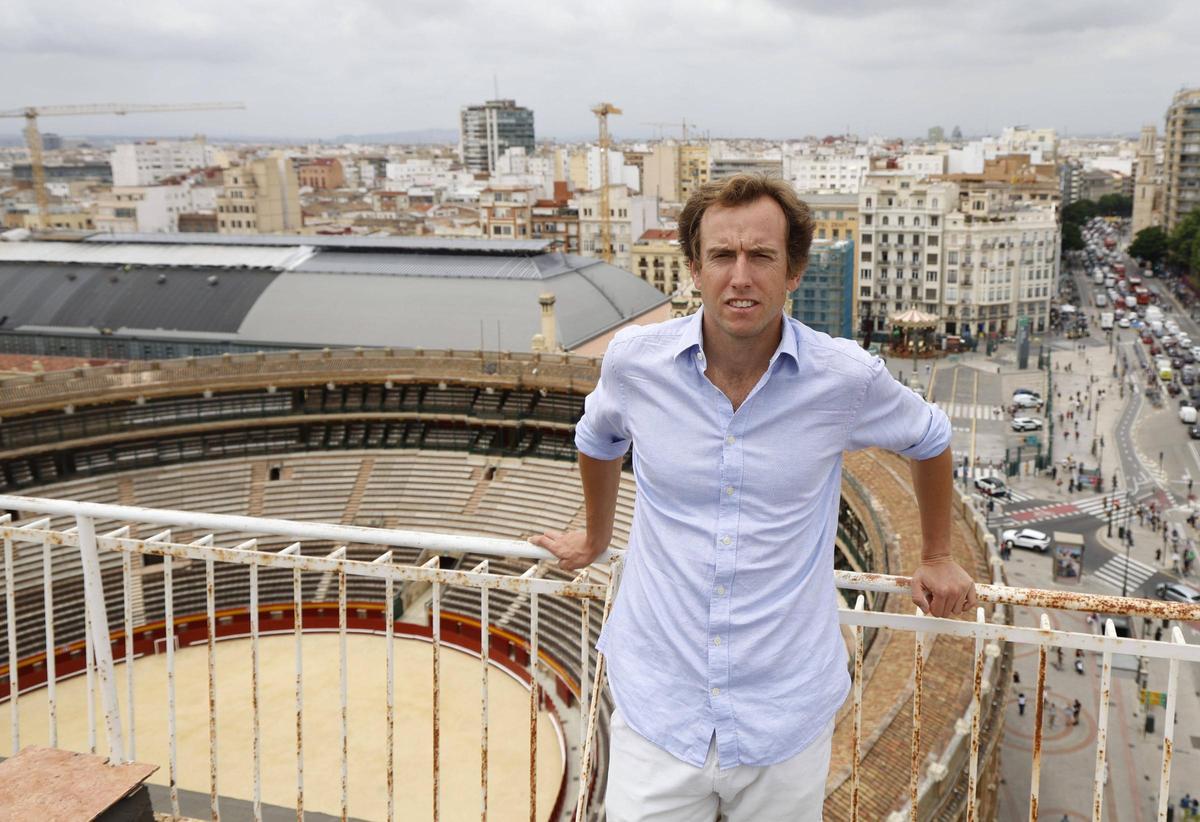 El torero Román Collado (33 años), posa tras la entrevista.