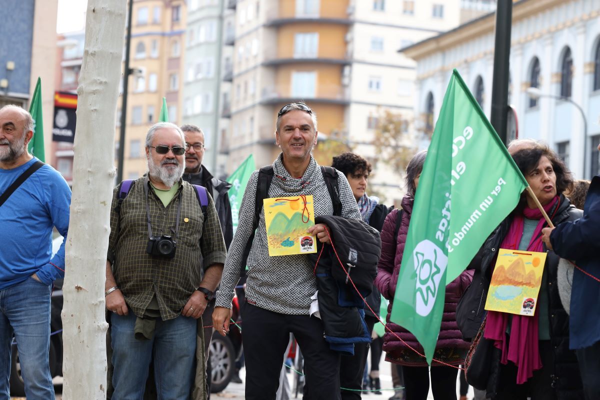 Cadena humana en Zaragoza por la defensa de Canal Roya