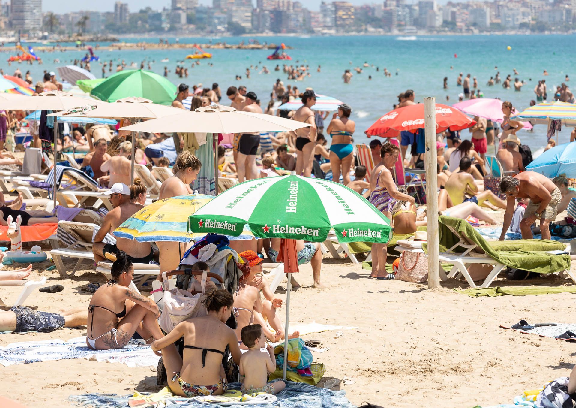 Junio se despide con las playas llenas