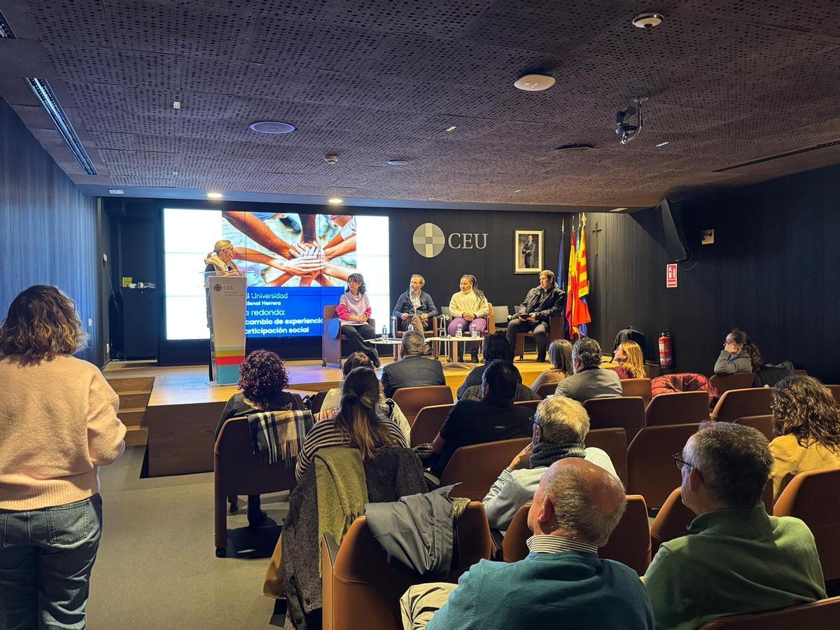 La edil de Acción Social, Celia Lastra, en la apertura de la jornada de Cáritas en el CEU