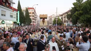 Un mar de gente acompaña a la Virgen del Carmen en Córdoba