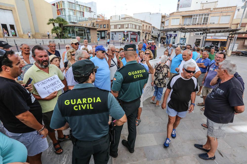 Concentración de protesta en Guardamar.