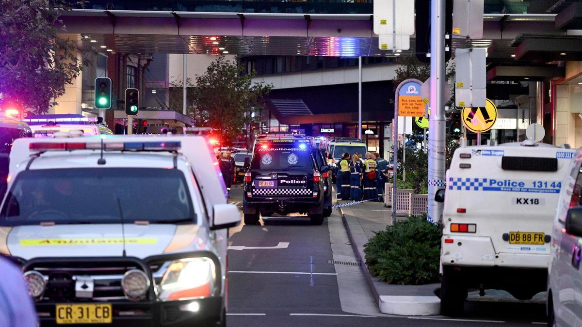 Presència policial a l'entorn del centre Westfield Bondi Junction