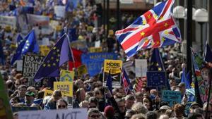 Banderas de Europa y pancartas contra el ’brexit’, en una manifestación europeísta en Londres.