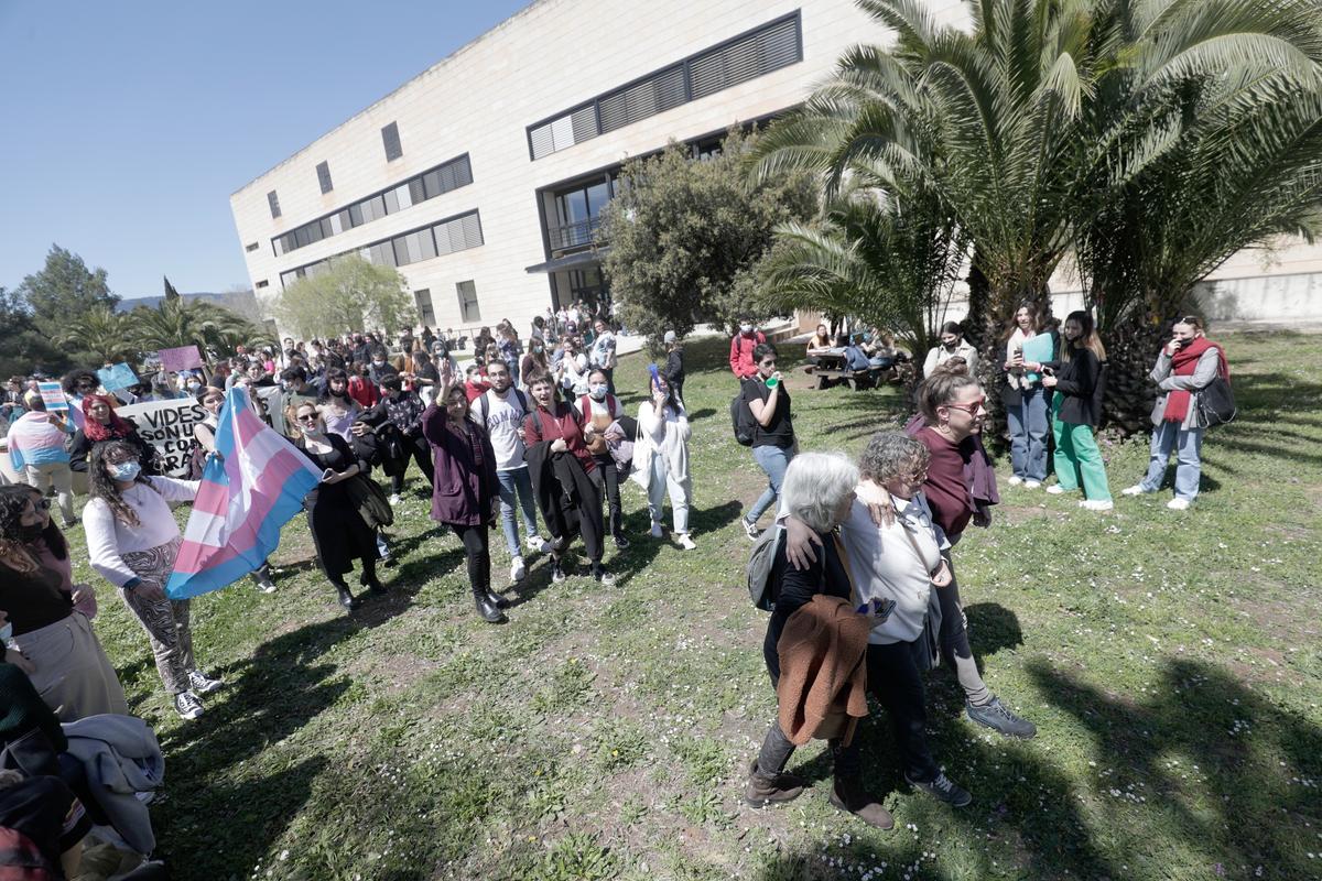 La UIB suspende por las protestas una conferencia sobre transexualidad La UIB suspende por las protestas una conferencia sobre transexualidad