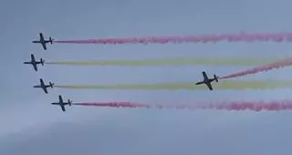 La Patrulla Águila hace sus últimas acrobacias aobre el Mar Menor