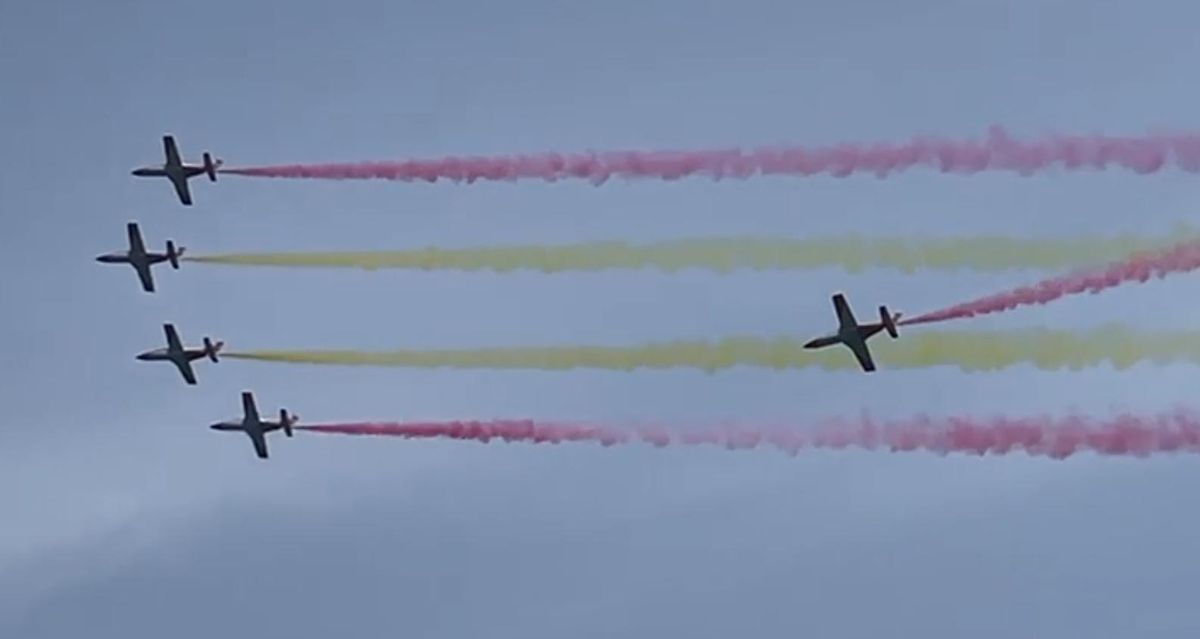 La Patrulla Águila hace sus últimas acrobacias aobre el Mar Menor