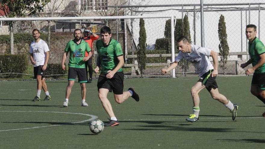 El Maikel y Best Sport venció por 4-1 en Primera División al Bar La Cibeles. //Santos Álvarez