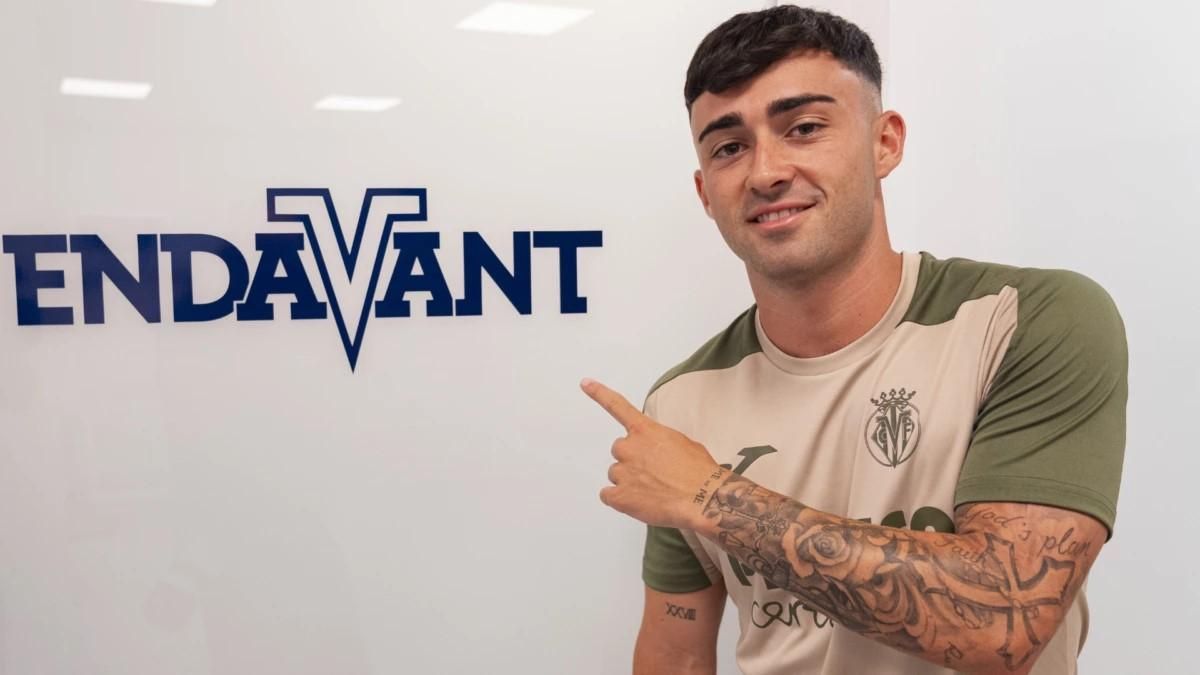 El Villarreal CF ha celebrado este viernes 11 de julio, a las 12.30 horas, la presentación oficial de Alberto Moleiro como nuevo futbolista del Submarino Amarillo en la sala de prensa del Estadio de la Cerámica.