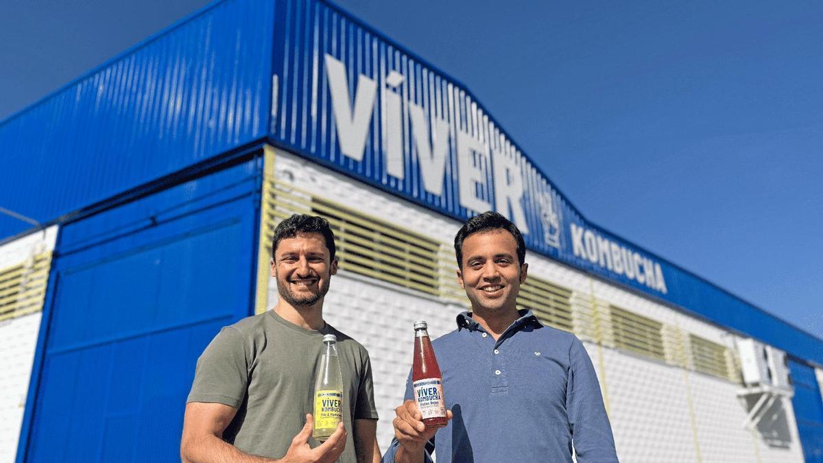Los dos ingenieros que volvieron de EEUU para fabricar 'kombucha' en Andalucía