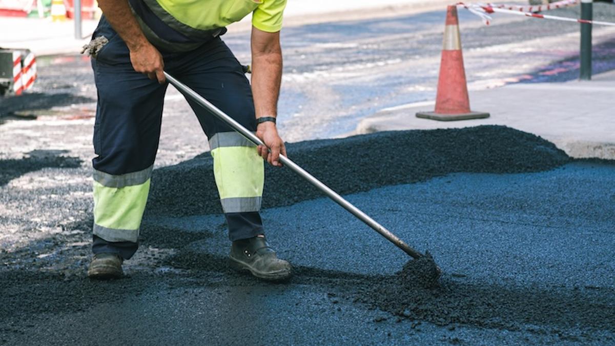 La DGT busca proteger a los trabajadores en las vías y reducir la siniestralidad