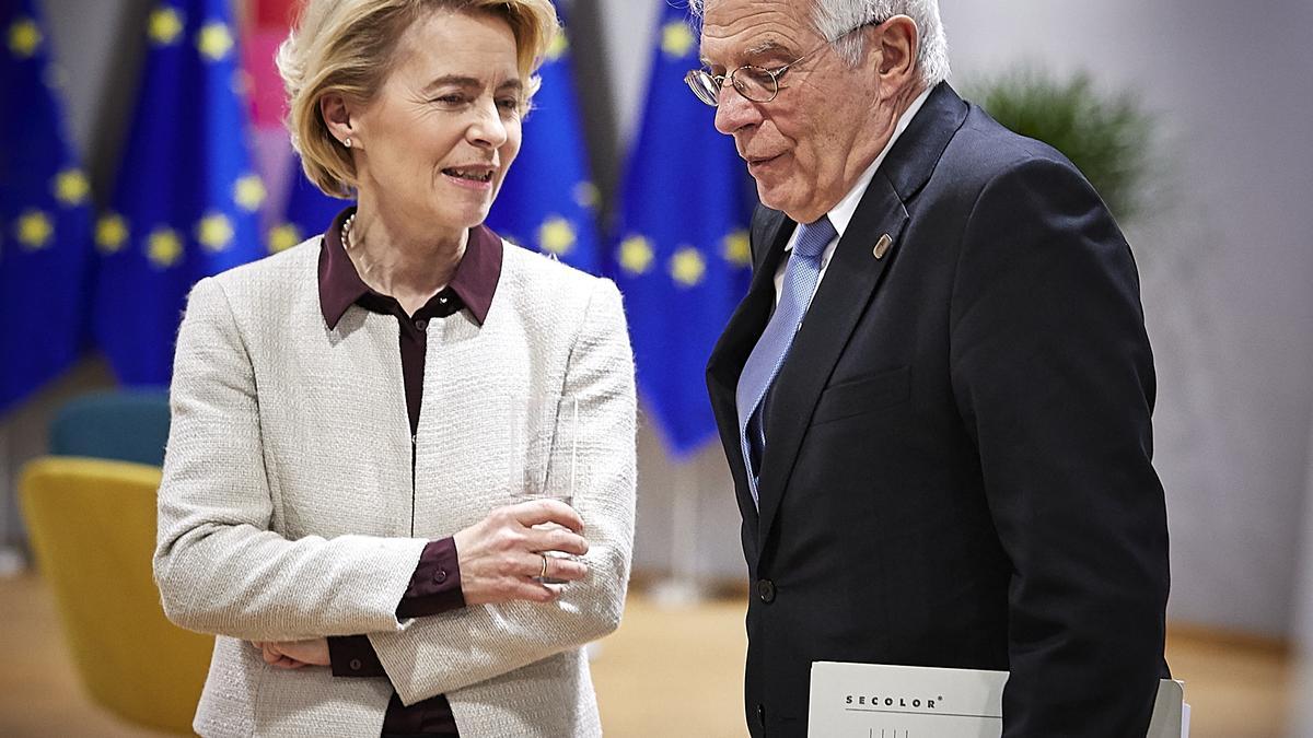 La presidenta de la Comisión Europea, Ursula von der Leyen, y el alto representante de la UE para la Política Exterior, Josep Borrell.