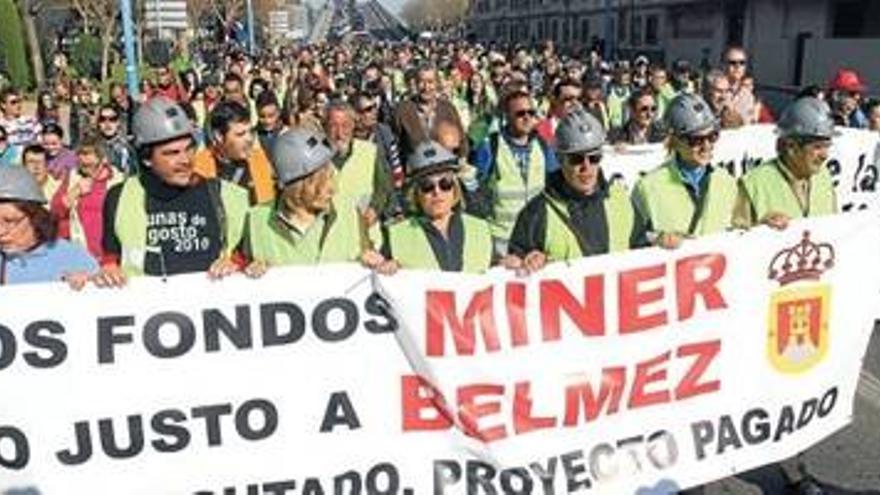 Cientos de belmezanos reclaman en Córdoba los prometidos fondos Miner