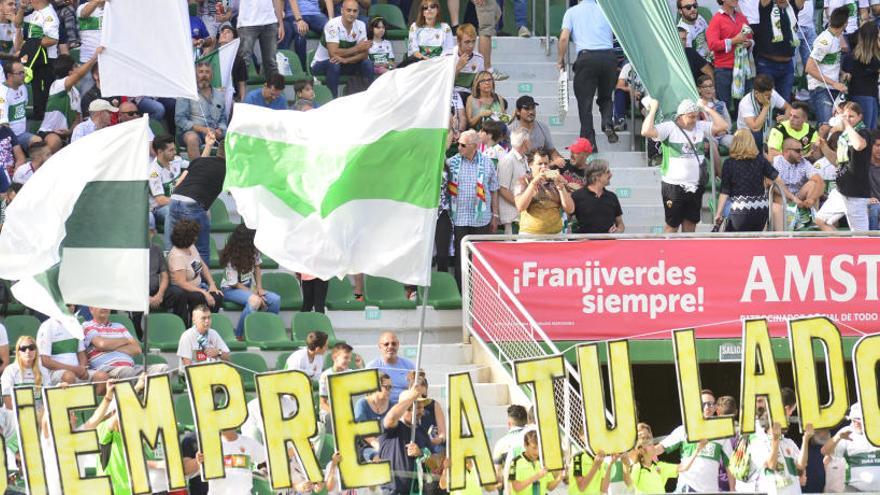 Aficionados del Elche durante el partido Elche-Sporting B