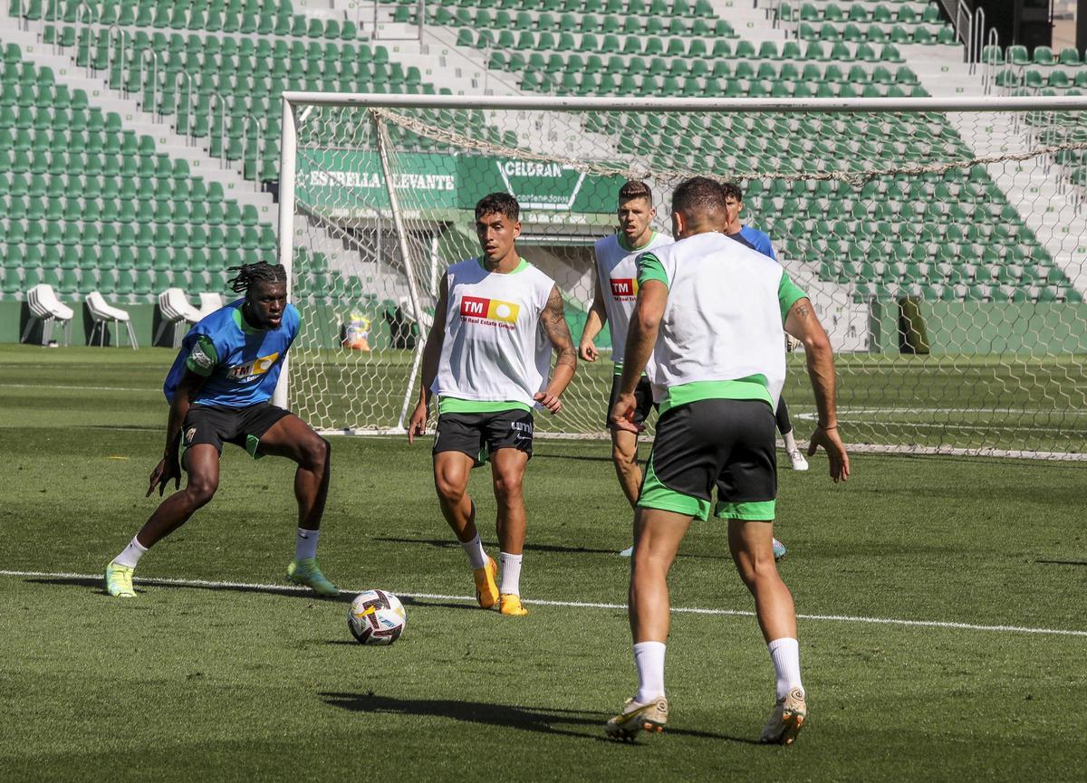 La plantilla del Elche no tiene descanso al jugar el miércoles y el domingo