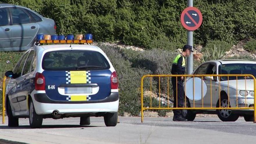 Una deuda de 34.000 euros deja sin combustible los coches de la Policía Local