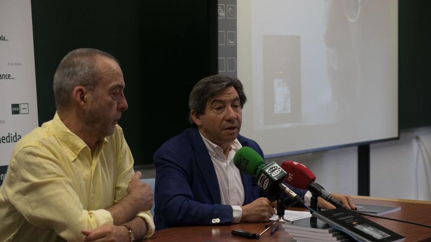 Fernando Lozano Bordell (izquierda) y Juan Andrés Blanco, durante la presentación del libro