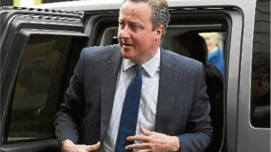 El primer ministre britànic, David Cameron, arribant al miting del partit conservador després de l&#039;escàndol.