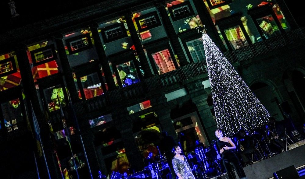 Encendido navideño en la Plaza de Santa Ana