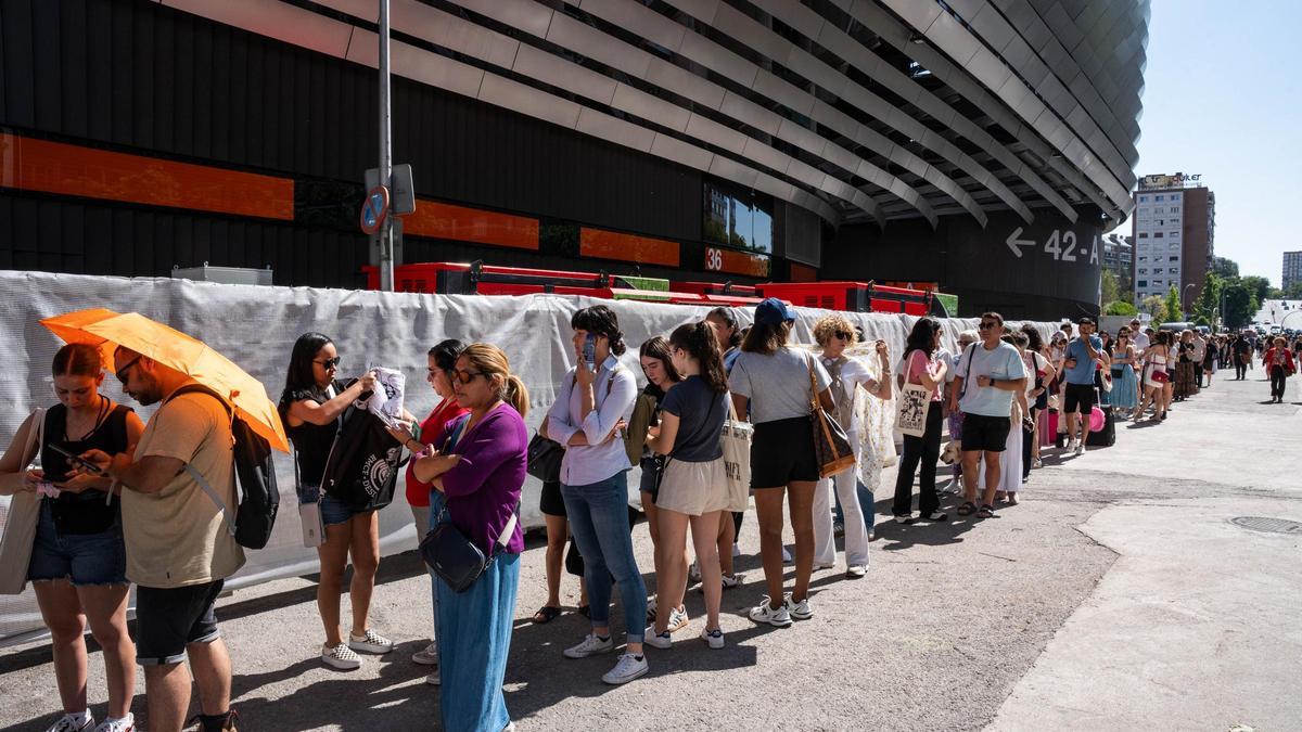 Los fans de Taylor Swift ya toman los alrededores del Bernabéu