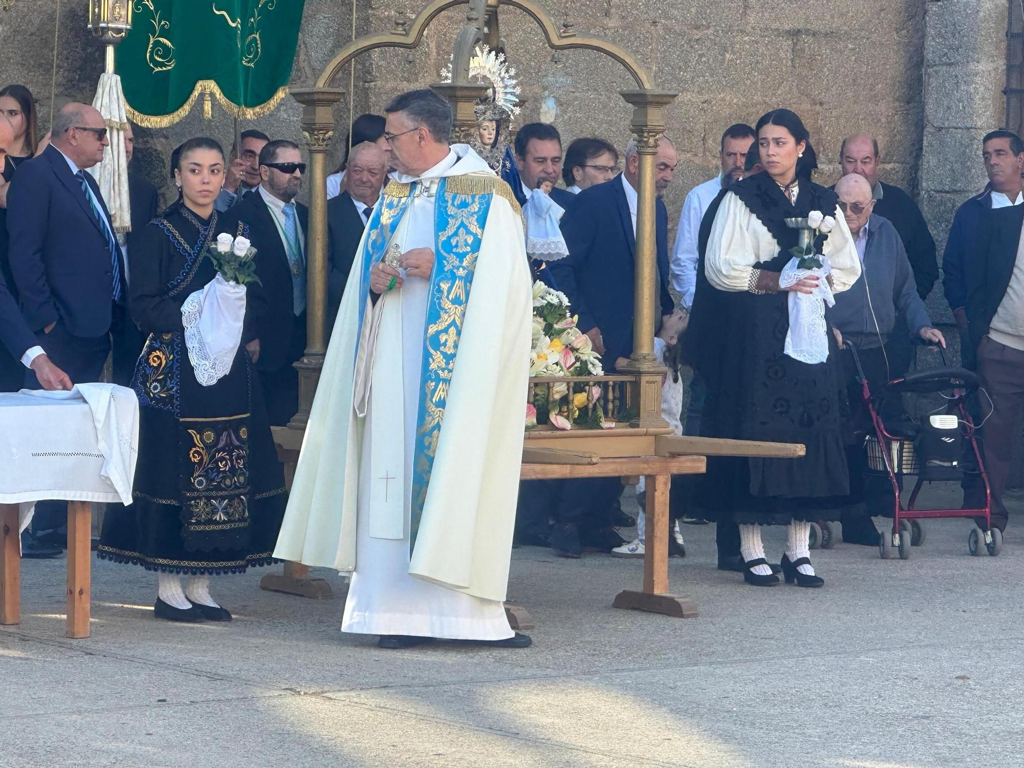 Villadepera honra a la Virgen del Rosario