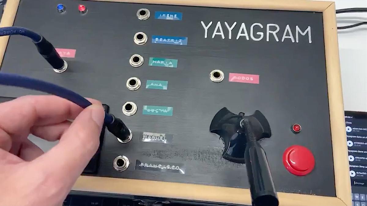 Así es “Yayagram”, un curioso invento para conectar a una abuela de Burgos con sus nietos