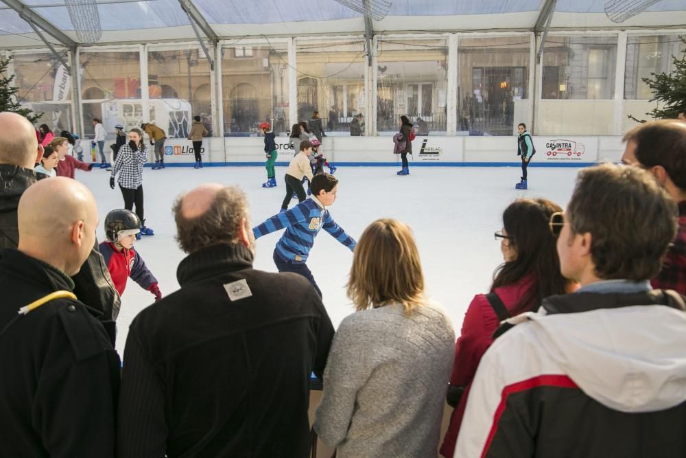 Ambiente en la pista de hielo de Oviedo