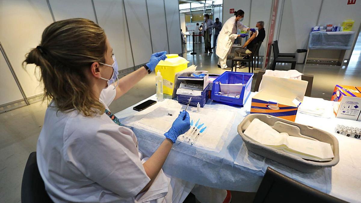 IFA también se ha convertido en punto de vacunación masiva frente al coronavirus. | ANTONIO AMORÓS