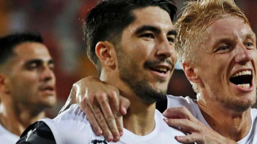 Carlos Soler celebra su gol contra el Getafe. | EFE/JUAN CARLOS CÁRDENAS