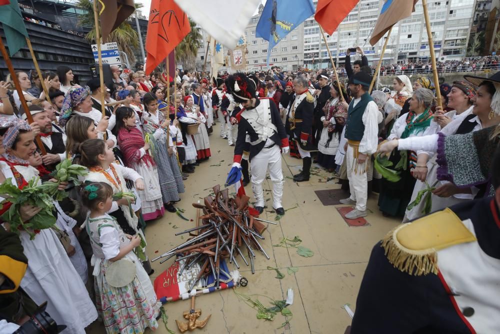 La representación de la expulsión de las tropas invasoras francesas congrega en el casco histórico a miles de personas para disfrutar del broche de oro a un fin de semana de fiesta.