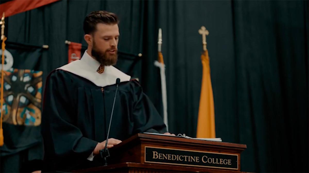 ¡Qué bochorno! Así ha sido el discurso machista y homófobo de un jugador de la NFL