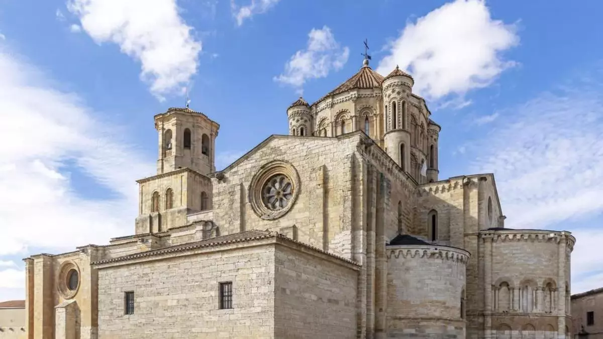 Es la catedral más bonita del mundo, y  está en un lugar olvidado de Zamora