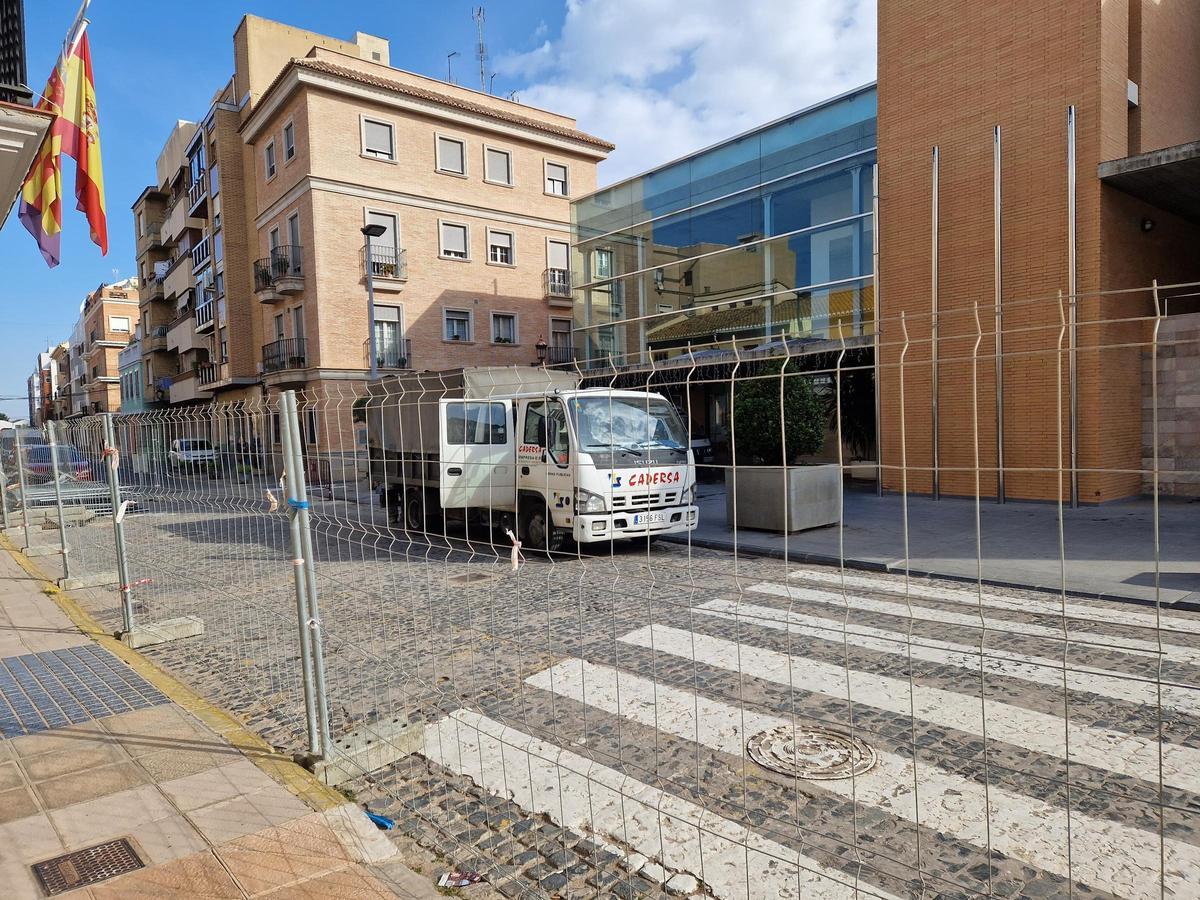 Obras en la calle Milagrosa de Alboraia esta mañana.