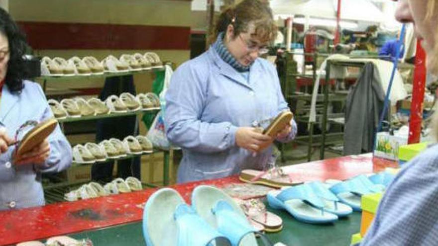 Los empleados del calzado vuelven al trabajo con una eventualidad laboral  del 80% - Información