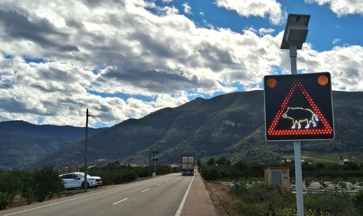 Uno de los paneles luminosos en Simat.