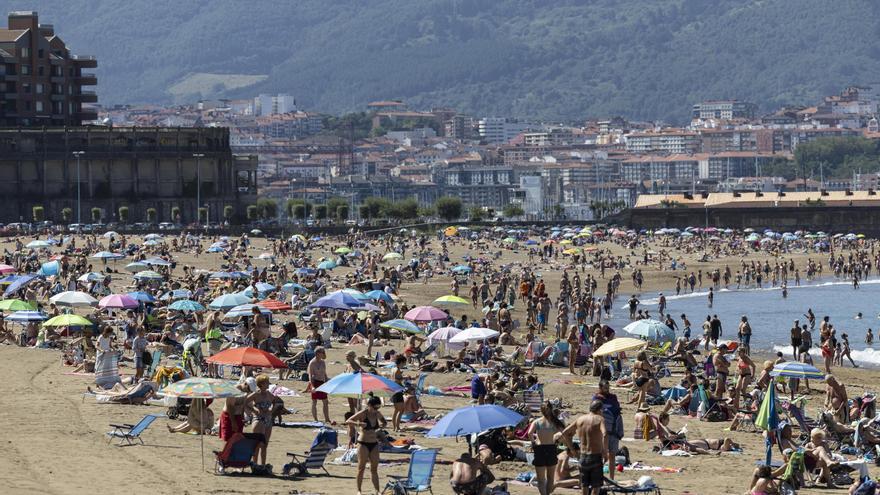 Sevilla a 40 grados y Ourense a 37: España registra una jornada de calor extremo con temperaturas hasta 10 grados por encima de lo normal