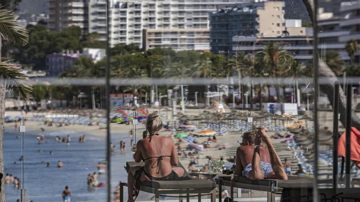 Turistas en  Magaluf.