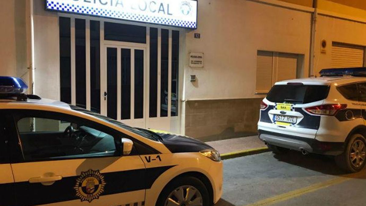 El retén de la Policía Local de Sax