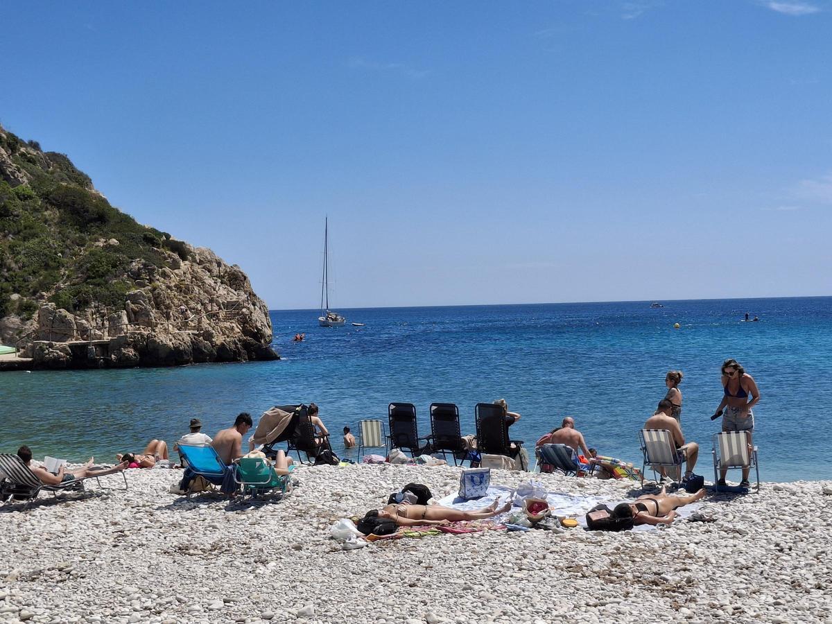La cala, todavía libre de apreturas
