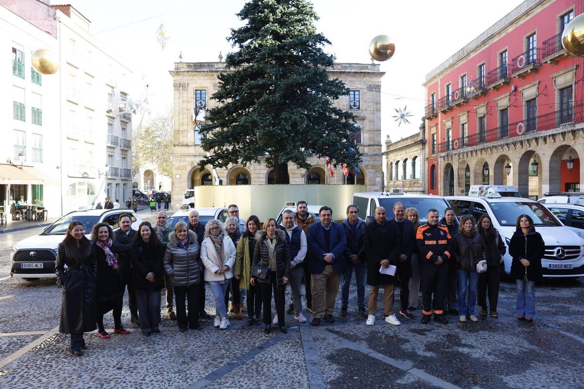 Los participantes en la presentación de esta edición, en la plaza Mayor.