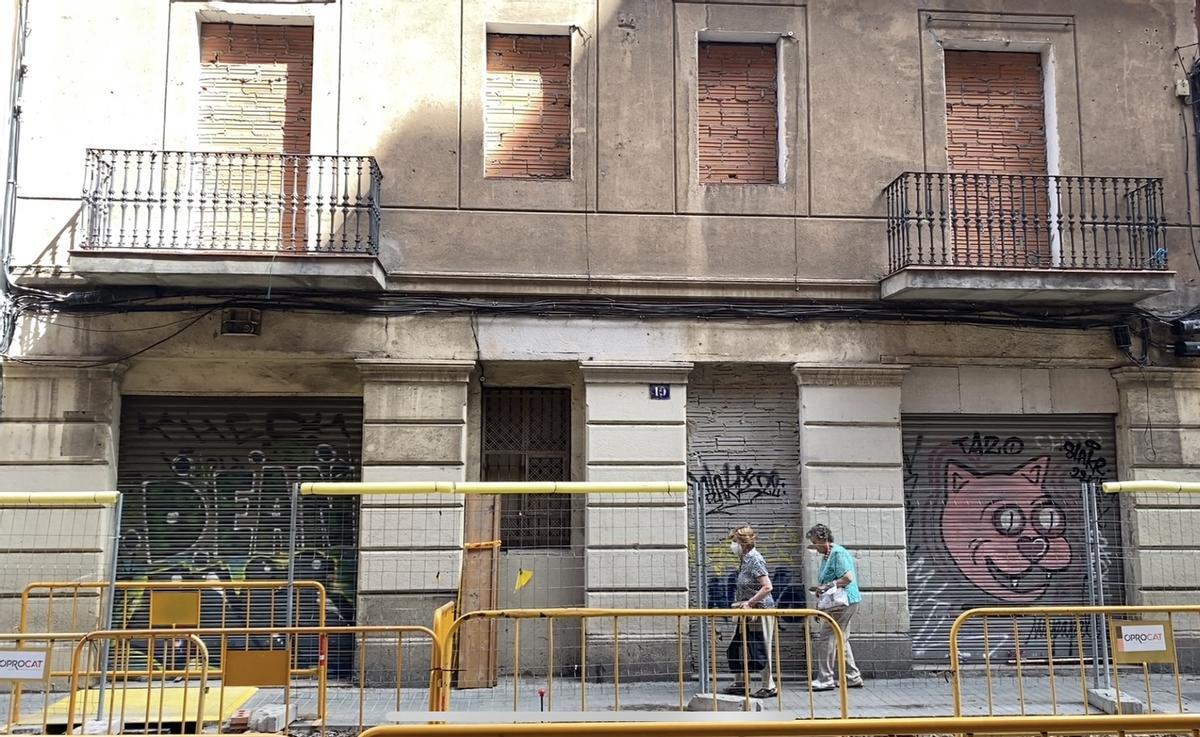 Fachada del número 10 de la calle de Piquer. Más de una década de abandono