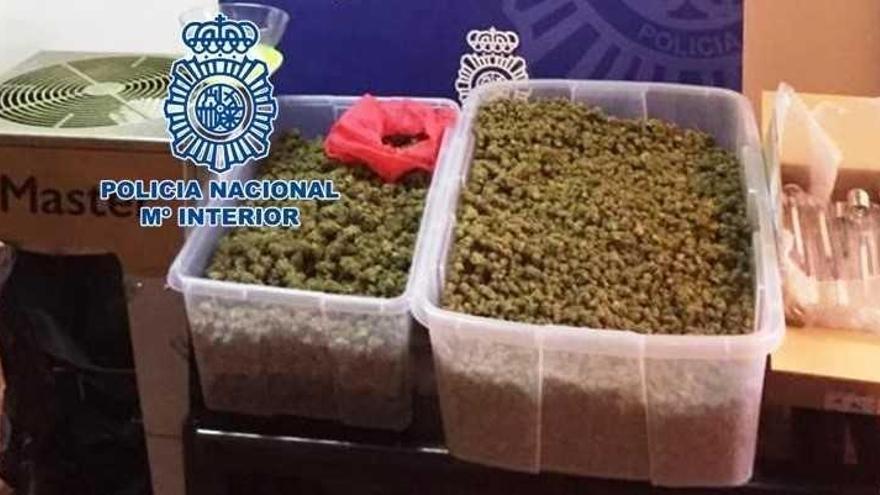 La Policía intercepta en Córdoba un turismo con más de doce kilos de marihuana