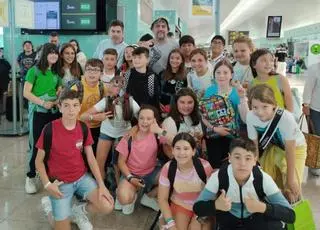 La invitación de Estopa a los niños asturianos que les dedicaron una canción en pleno vuelo: "Queremos un queso Cabrales"