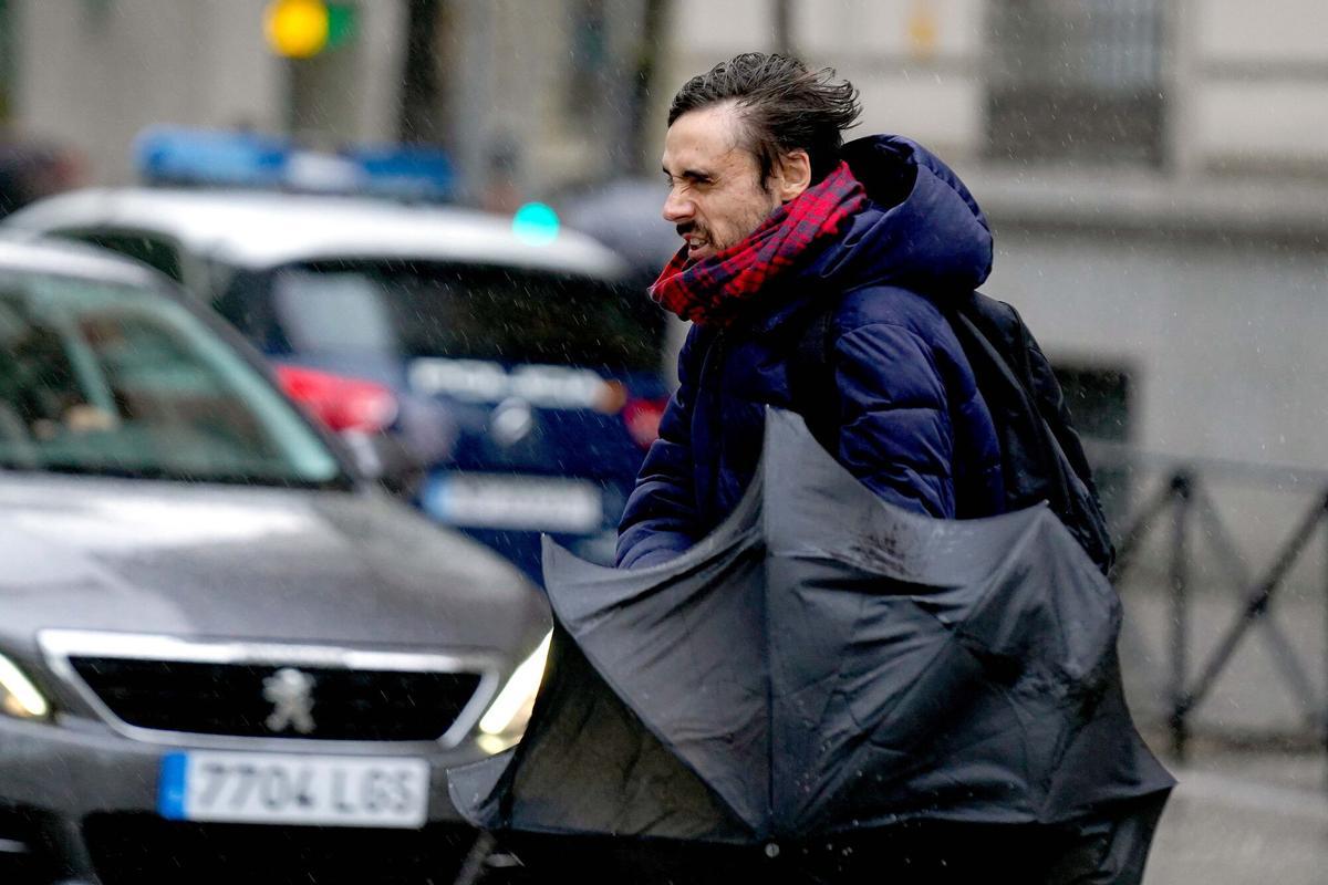 Fuertes rachas de viento y lluvia en Madrid
