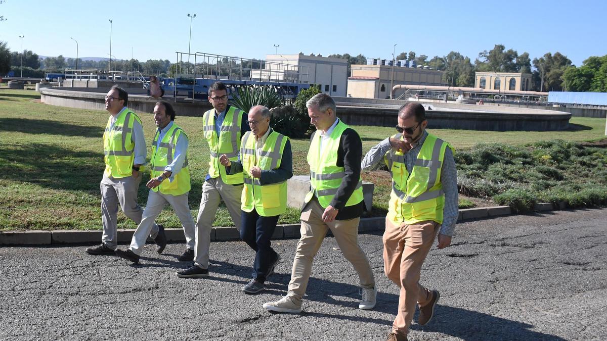 Representantes de la Embajada de Dinamarca visitan las plantas de Emacsa.