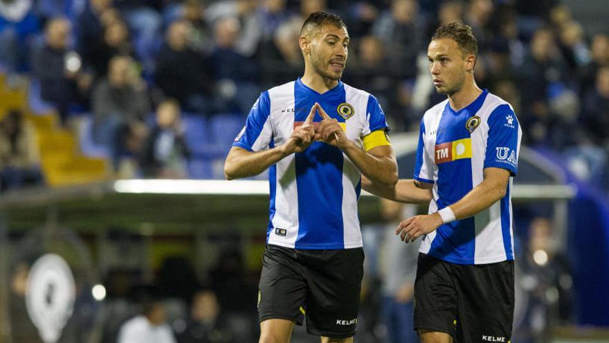 Los centrales Samuel y Pablo Íñiguez dialogan durante el Hércules-Olot.