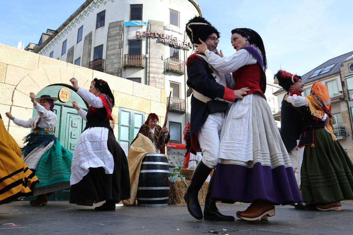 Los vigueses festejan su domingo más disfrutón: Reconquista, sol y mucho choripán