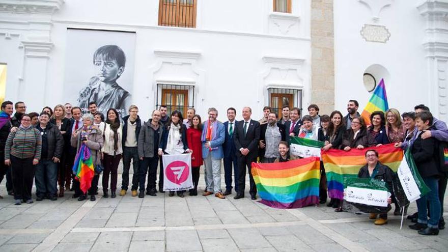 Extremadura aprueba la &quot;histórica&quot; ley de igualdad del colectivo LGBTI