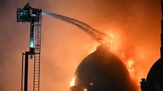 Un espectacular incendio en el centro de Glasgow calcina una cúpula victoriana