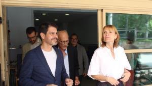 La presidenta de la Diputació de Barcelona, Lluïsa Moret, del PSC, con el alcalde de Igualada, Marc Castells, de Impulsem Penedès